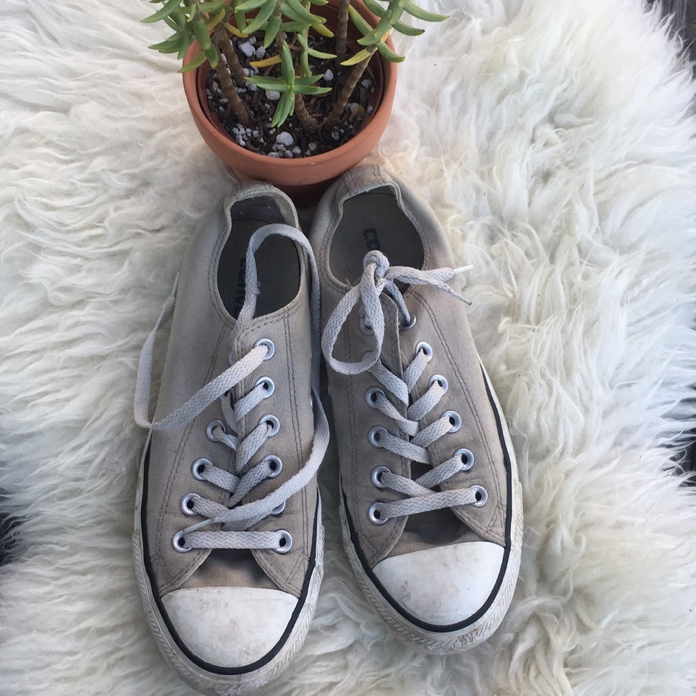 Light grey women's converse size 8